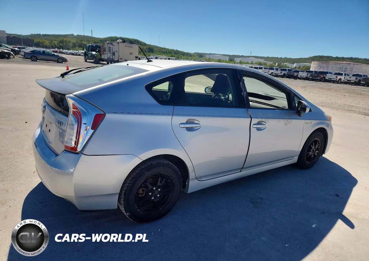 2015 Toyota Prius Two VIN:JTDKN3DU8F0445538 - 3