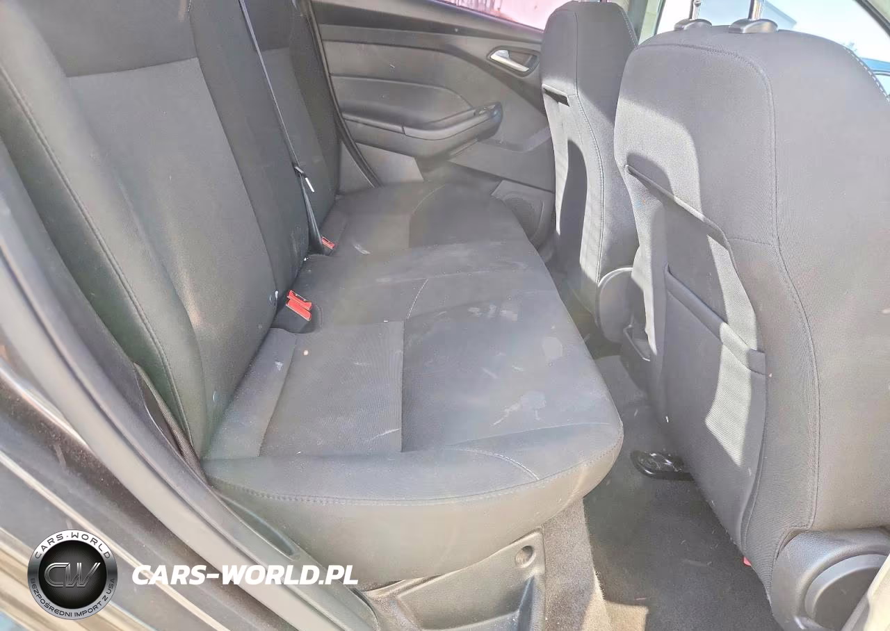 2018 Ford Focus Se VIN:1FADP3FE2JL288059 - 10