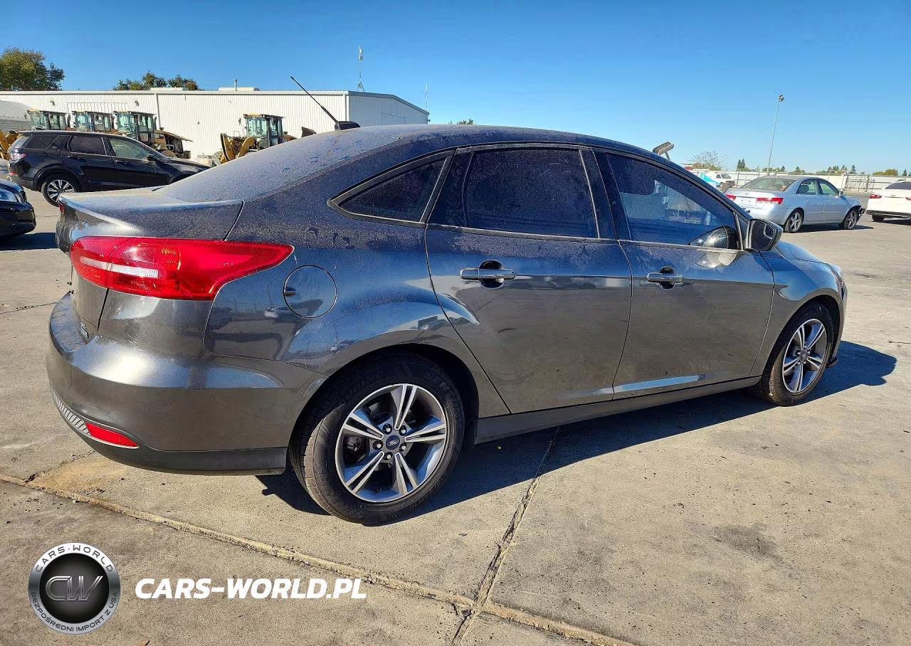 2018 Ford Focus Se VIN:1FADP3FE2JL288059 - 3