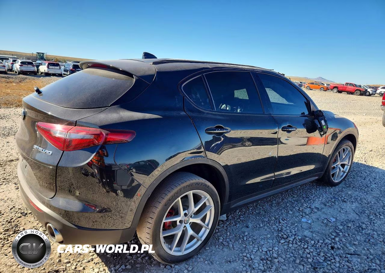 2018 Alfa Romeo Stelvio Ti Sport VIN:ZASFAKNN7J7B82450 - 3