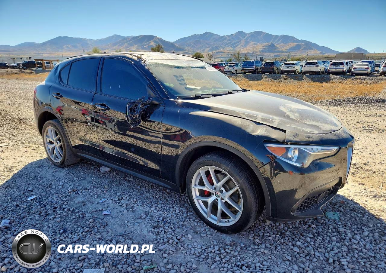 2018 Alfa Romeo Stelvio Ti Sport VIN:ZASFAKNN7J7B82450 - 4