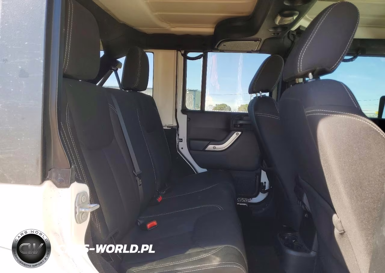 2016 Jeep Wrangler Unlimited Sahara VIN:1C4BJWEG6GL221240 - 10