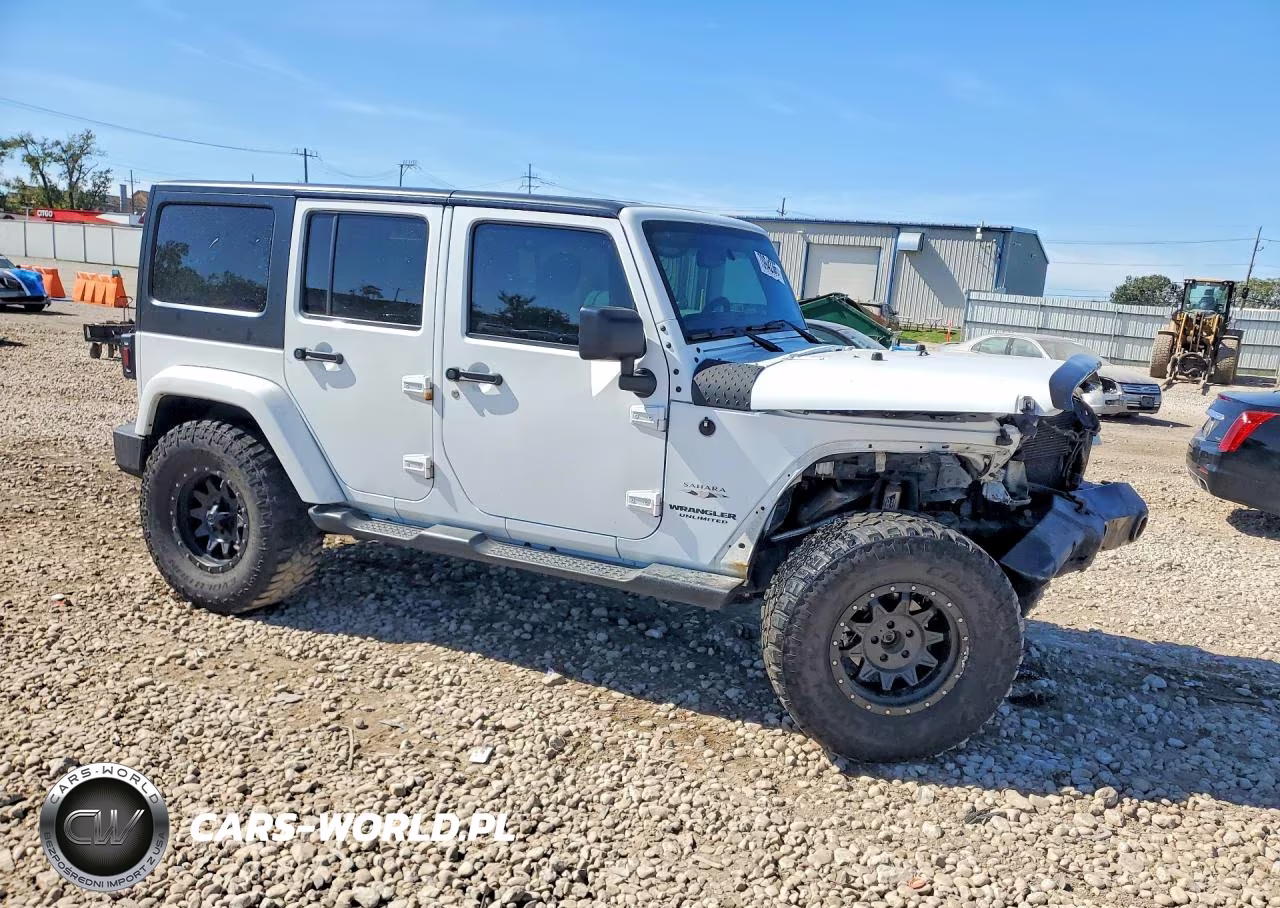 2016 Jeep Wrangler Unlimited Sahara VIN:1C4BJWEG6GL221240 - 4