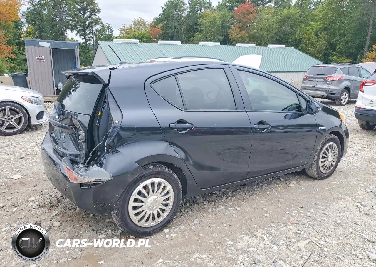 2013 Toyota Prius C One VIN:JTDKDTB37D1536241 - 3