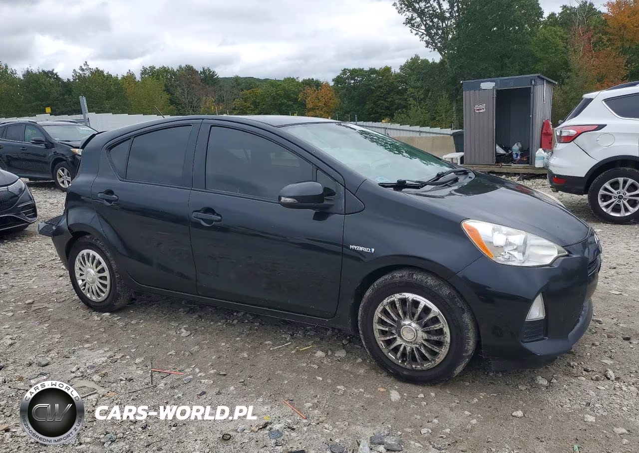 2013 Toyota Prius C One VIN:JTDKDTB37D1536241 - 4