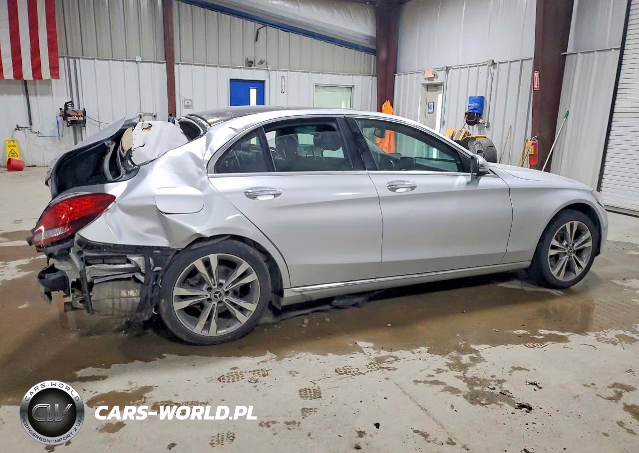 2017 Mercedes-Benz C 300 4Matic VIN:55SWF4KB5HU233883 - 3