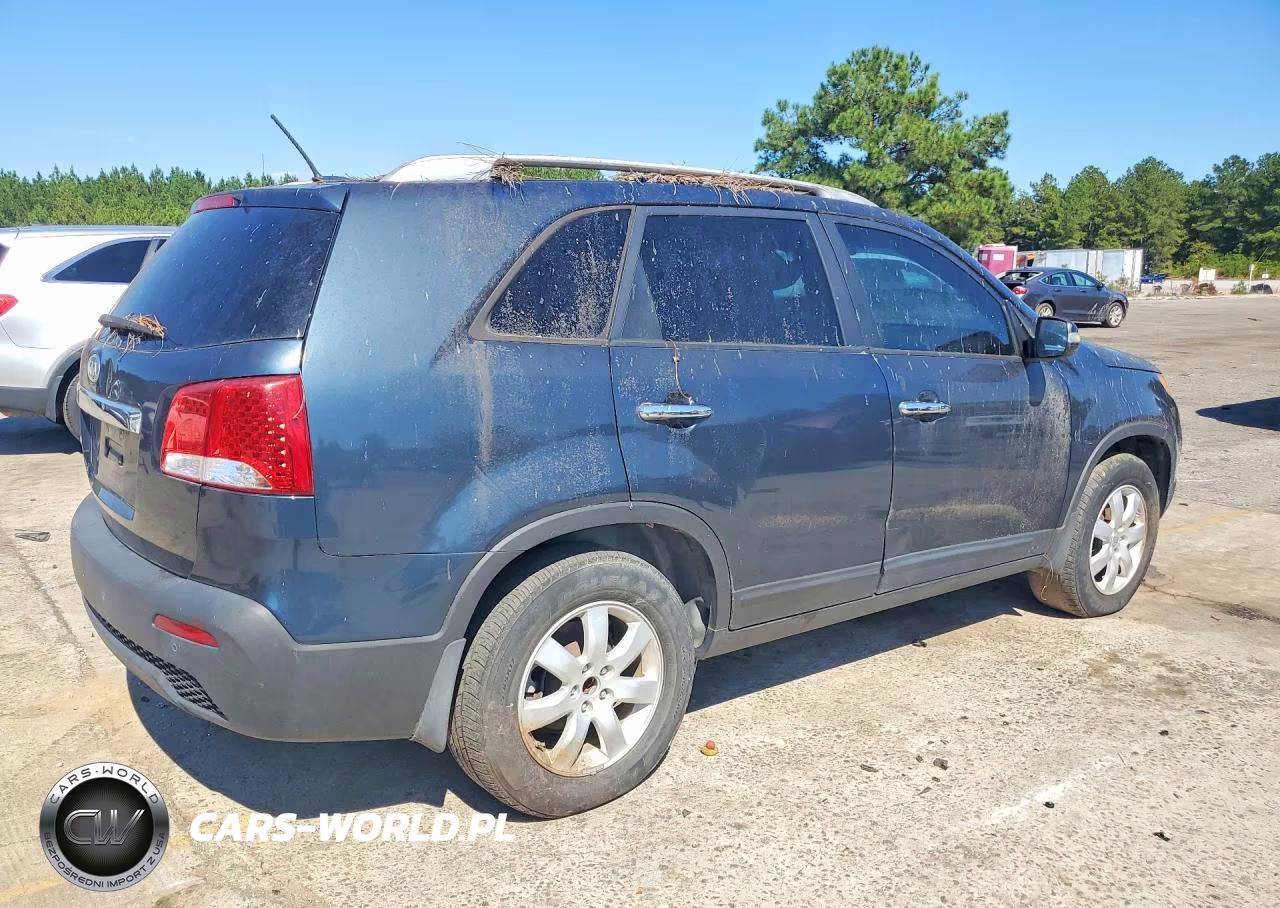 2011 Kia Sorento Lx VIN:5XYKT3A10BG023087 - 3
