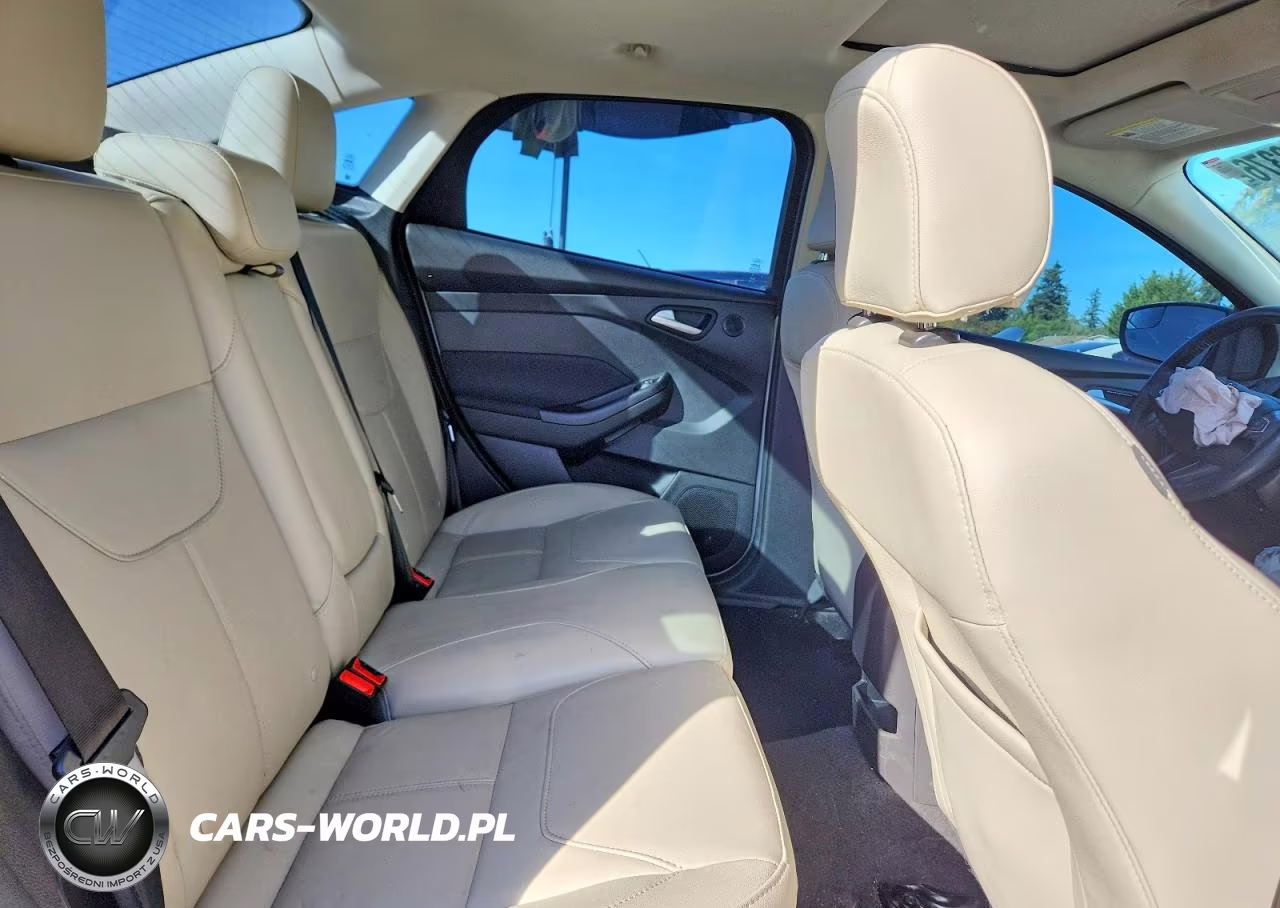 2017 Ford Focus Titanium VIN:1FADP3J24HL287857 - 10