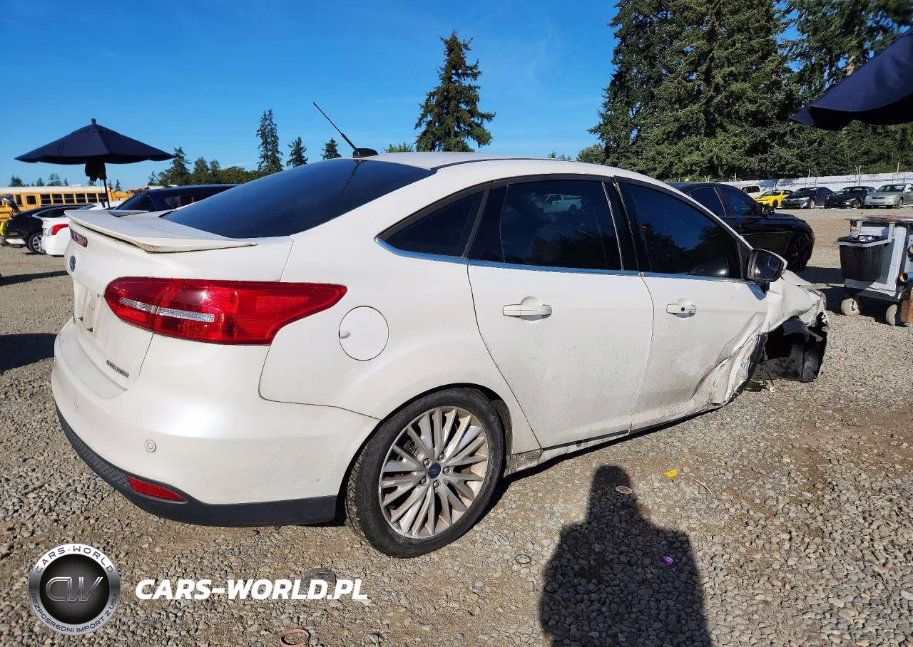 2017 Ford Focus Titanium VIN:1FADP3J24HL287857 - 3