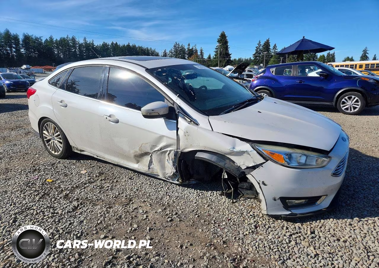 2017 Ford Focus Titanium VIN:1FADP3J24HL287857 - 4