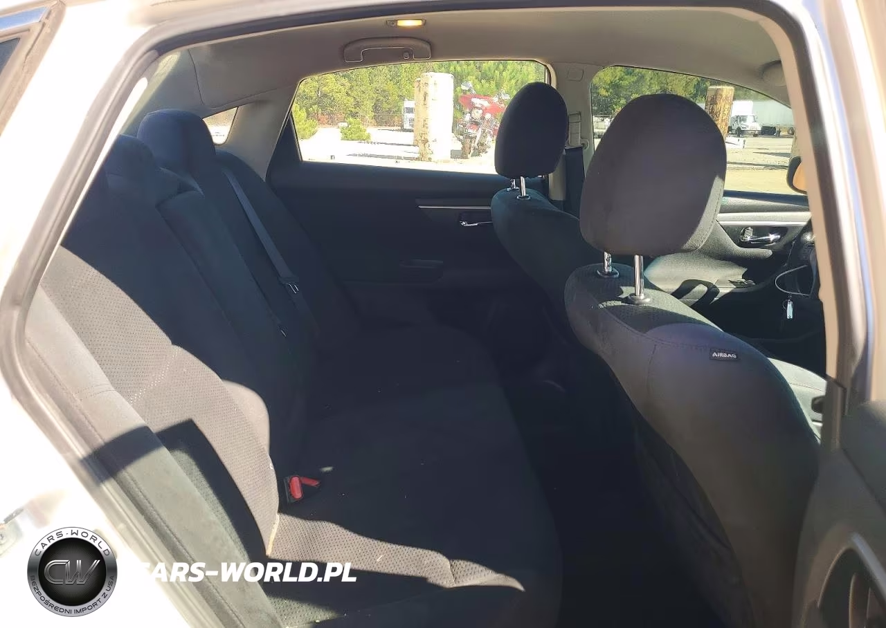 2015 Nissan Altima 2.5 S VIN:1N4AL3AP8FN328776 - 10