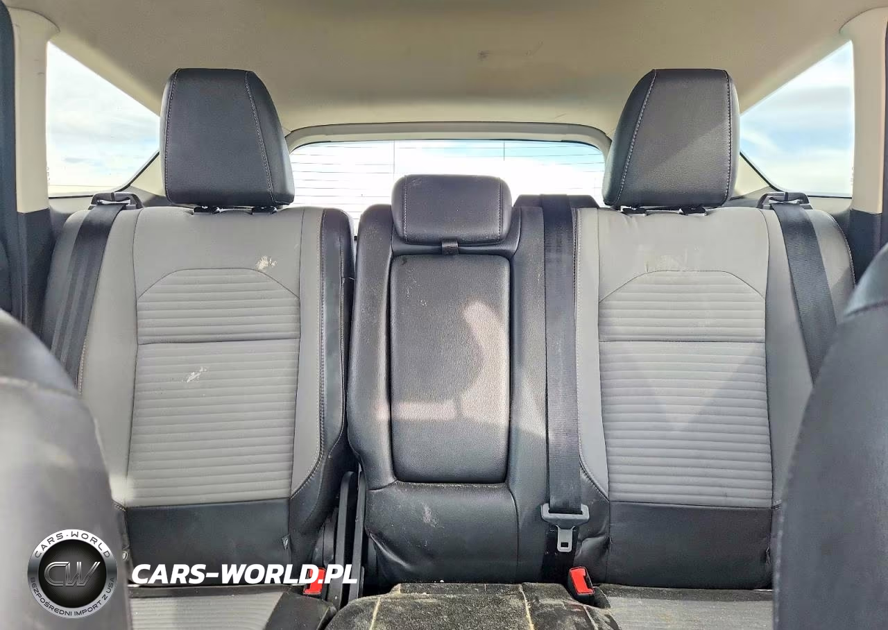 2017 Ford Escape Titanium VIN:1FMCU9J98HUC13586 - 10