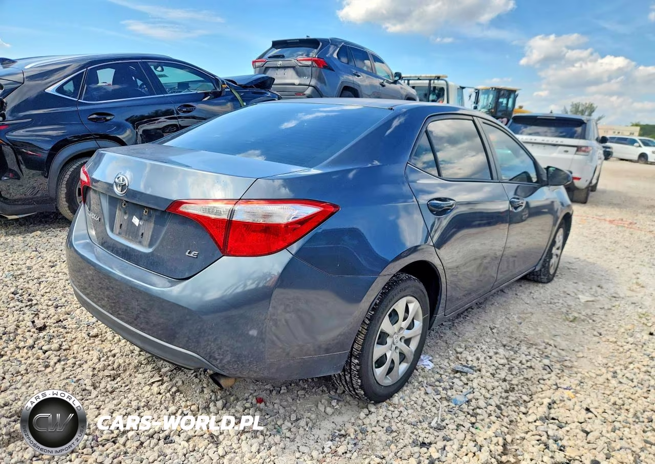 2015 Toyota Corolla Le VIN:2T1BURHE8FC295459 - 3