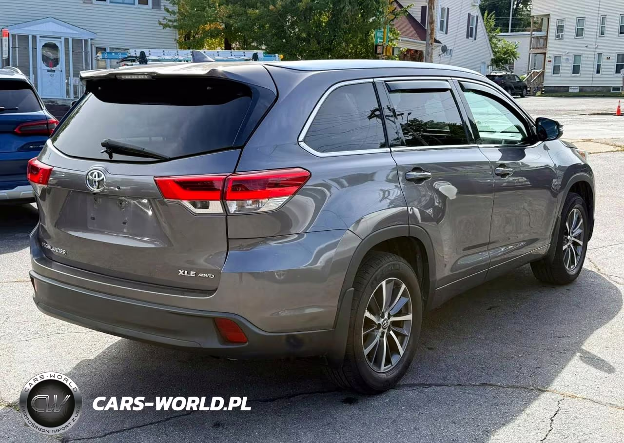 2018 Toyota Highlander Xle VIN:5TDJZRFH0JS844629 - 3