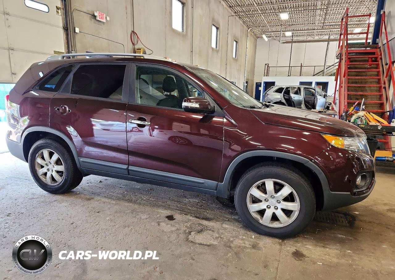 2011 Kia Sorento Lx VIN:5XYKT3A12BG067611 - 4