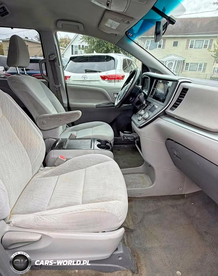 2017 Toyota Sienna Le VIN:5TDKZ3DC2HS827477 - 6