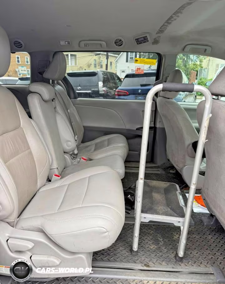 2020 Toyota Sienna L VIN:5TDZZ3DC3LS036219 - 10
