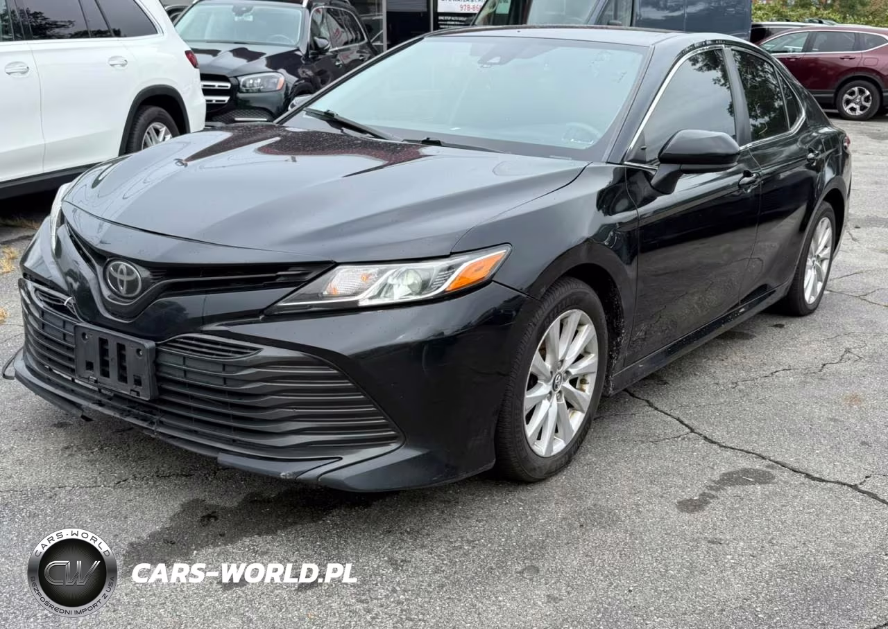2018 Toyota Camry Le – zdjęcie 1 z 10