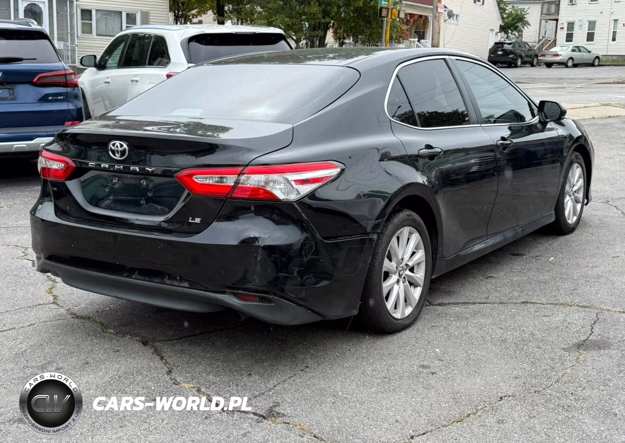 2018 Toyota Camry Le VIN:4T1B11HK3JU045926 - 3