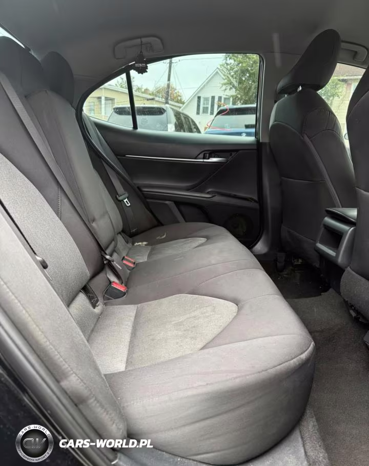 2018 Toyota Camry Le VIN:4T1B11HK3JU045926 - 5