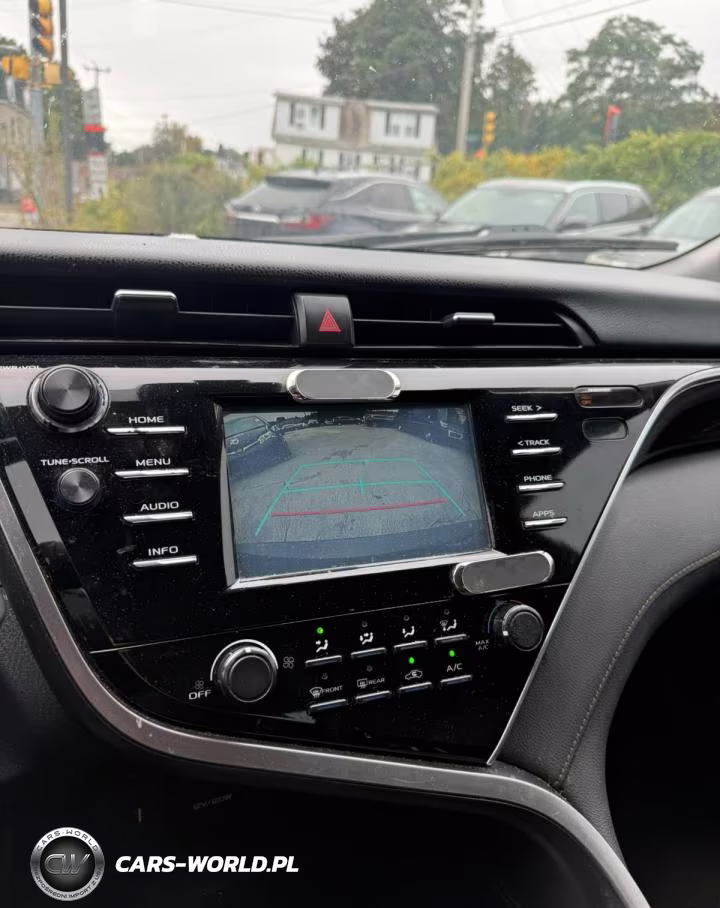 2018 Toyota Camry Le VIN:4T1B11HK3JU045926 - 9
