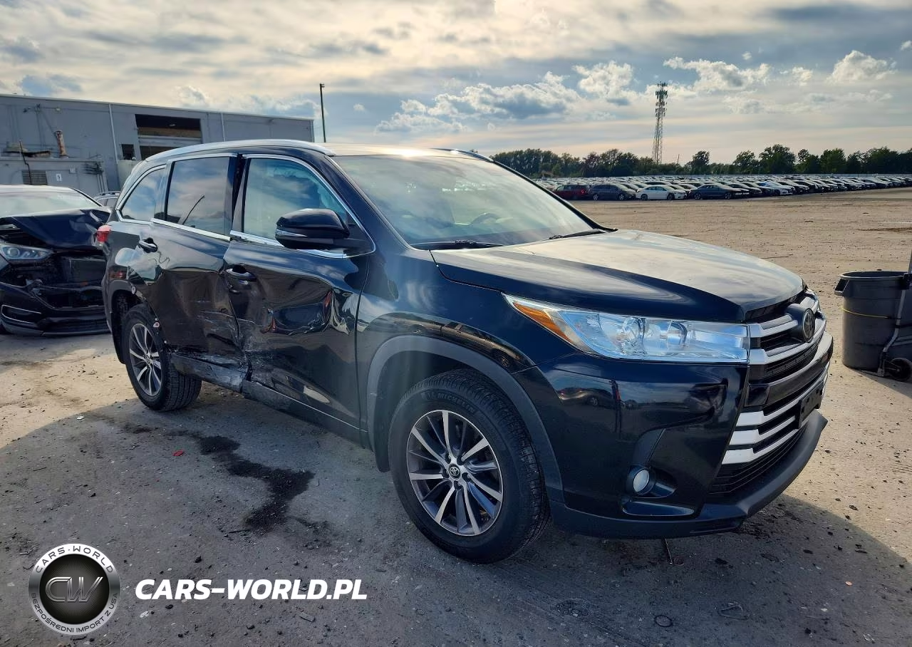 2017 Toyota Highlander Xle VIN:5TDJZRFH4HS392002 - 4