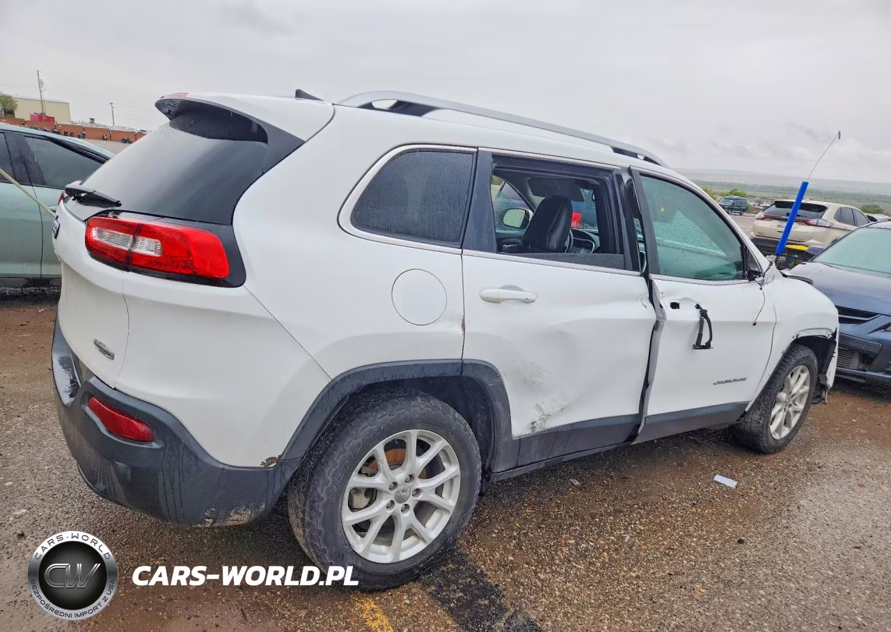 2018 Jeep Cherokee Latitude Plus VIN:1C4PJLLB4JD584262 - 3