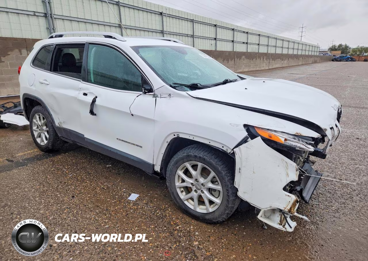 2018 Jeep Cherokee Latitude Plus VIN:1C4PJLLB4JD584262 - 4