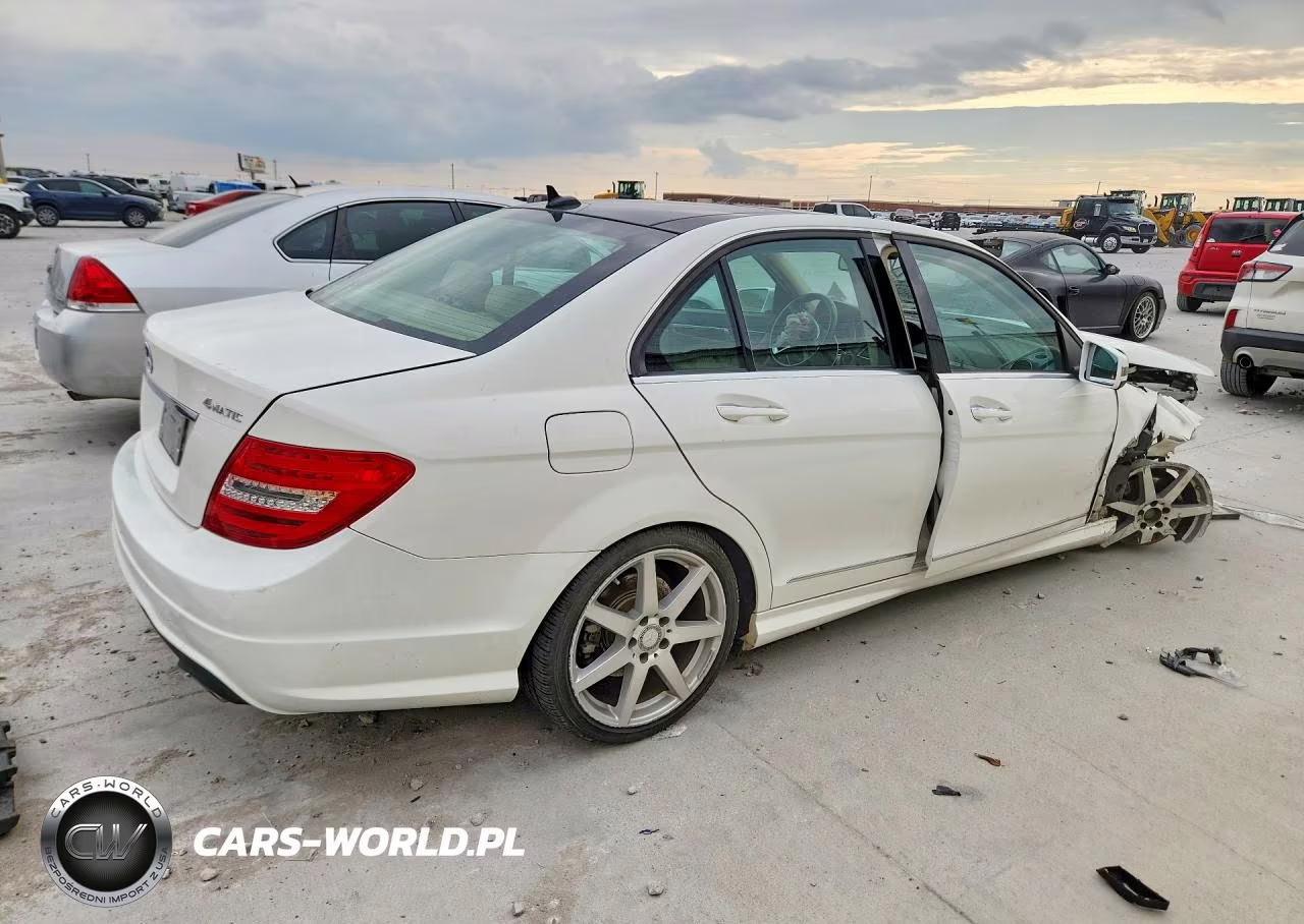 2014 Mercedes-Benz C 300 4Matic VIN:WDDGF8AB3EA957838 - 3