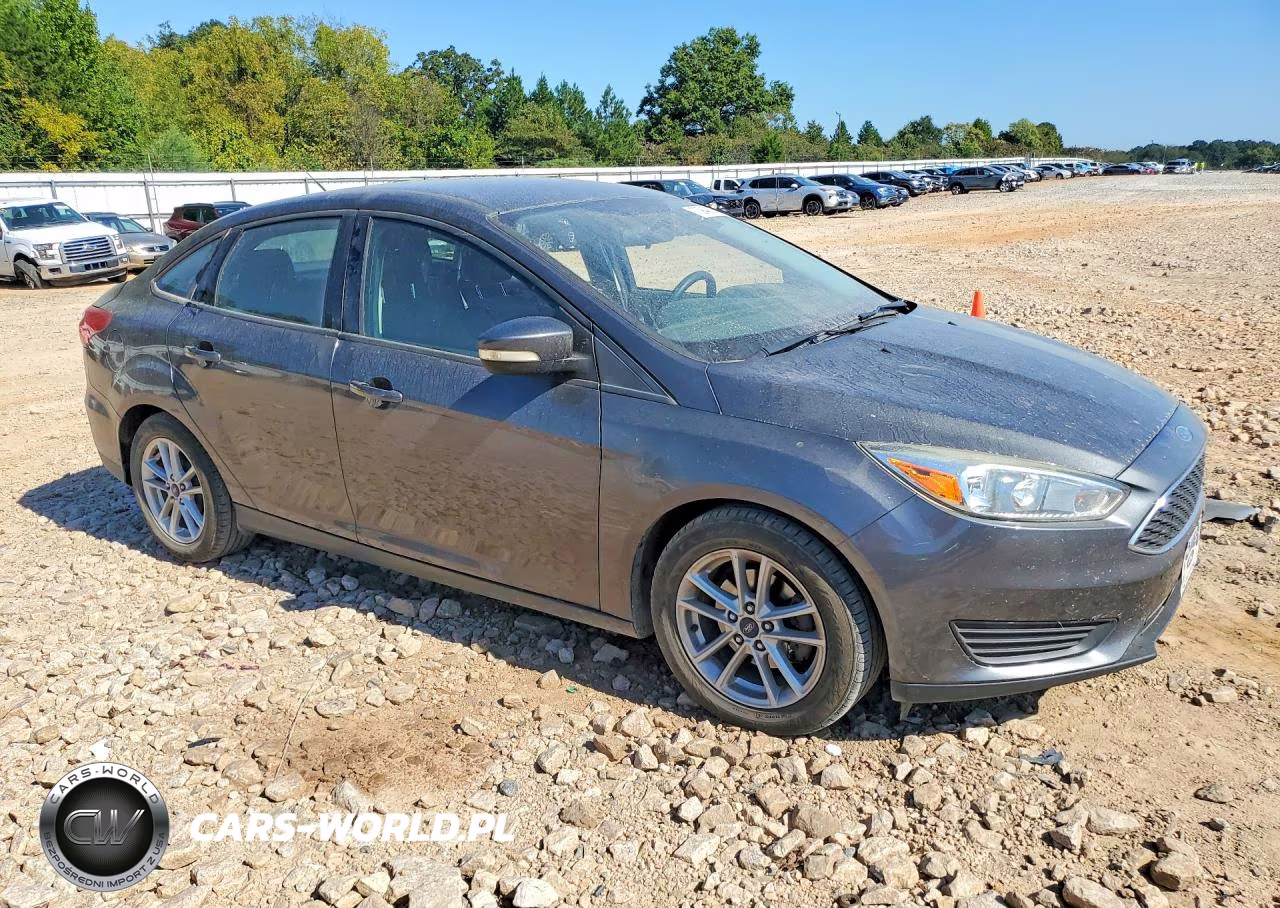 2015 Ford Focus Se VIN:1FADP3FEXFL227419 - 4