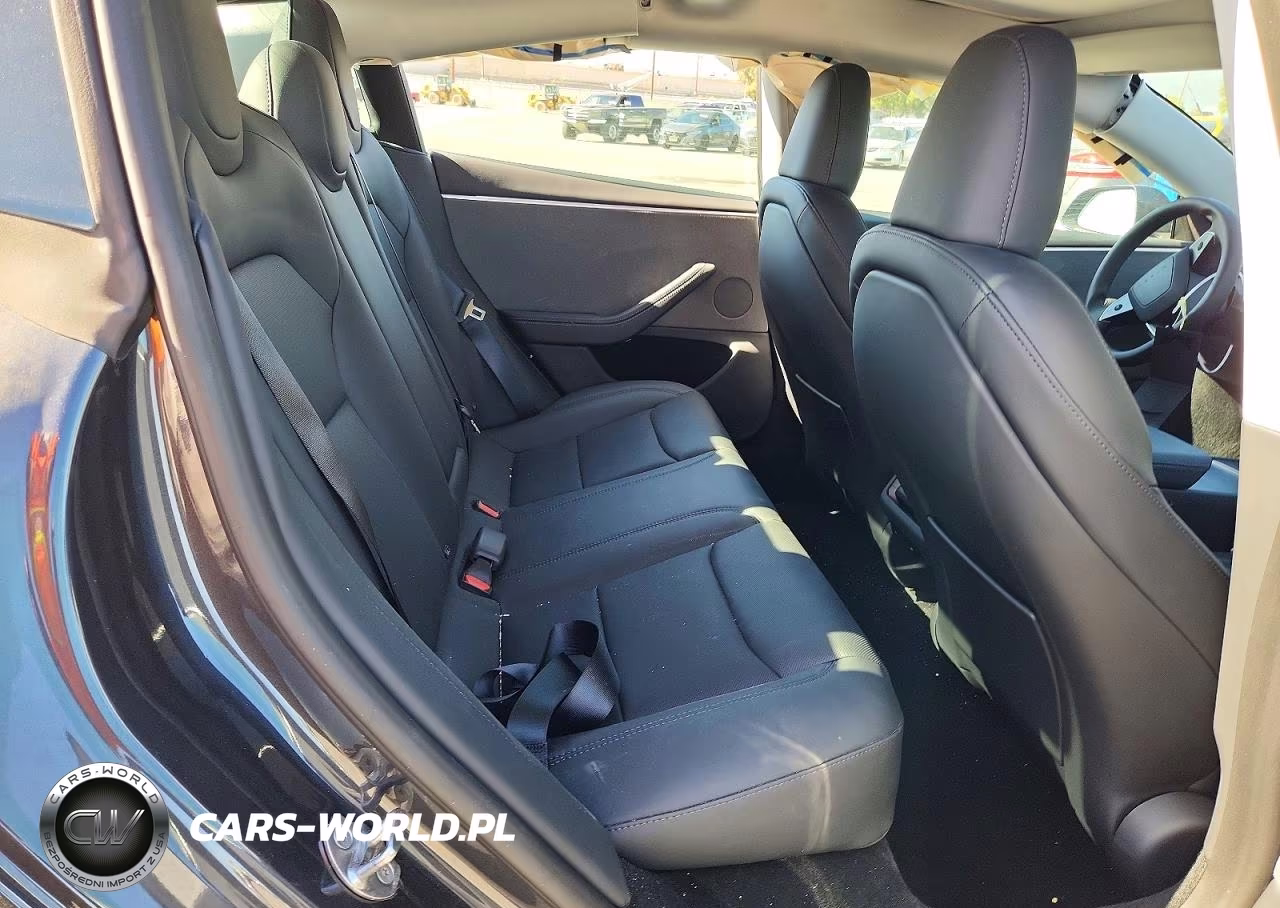 2025 Tesla Model 3 VIN:5YJ3E1EA2SF933487 - 10