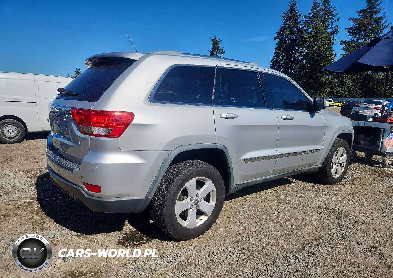 2011 Jeep Grand Cherokee Laredo VIN:1J4RR4GG1BC738957 - 3