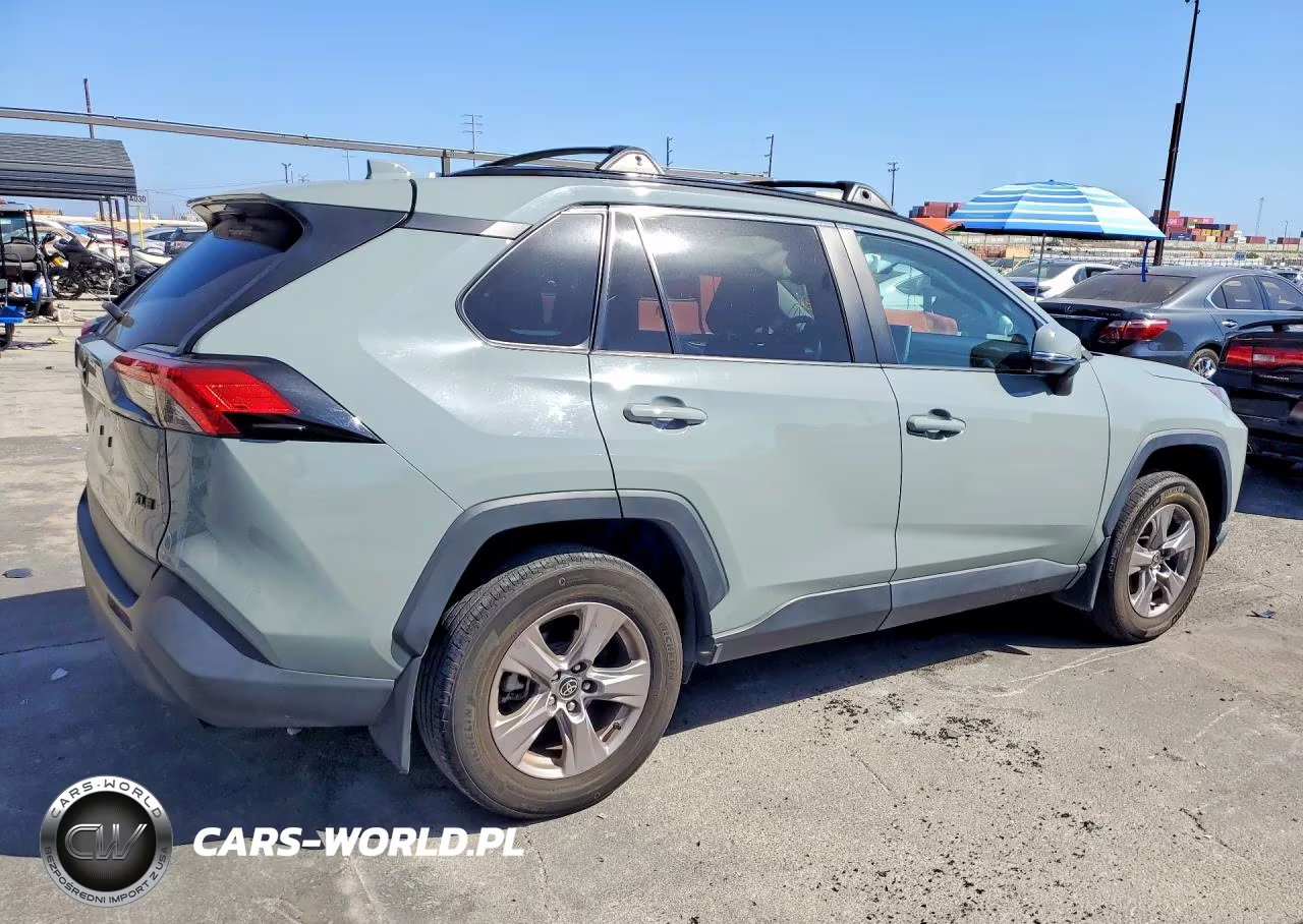 2023 Toyota Rav4 Xle VIN:2T3W1RFVXPW244193 - 3