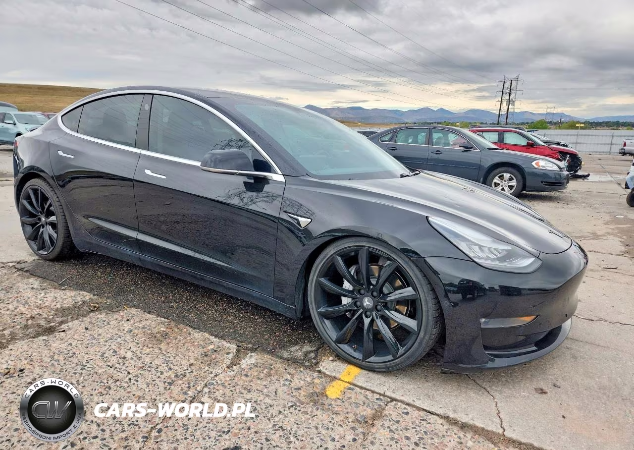 2019 Tesla Model 3 VIN:5YJ3E1EB0KF384770 - 4