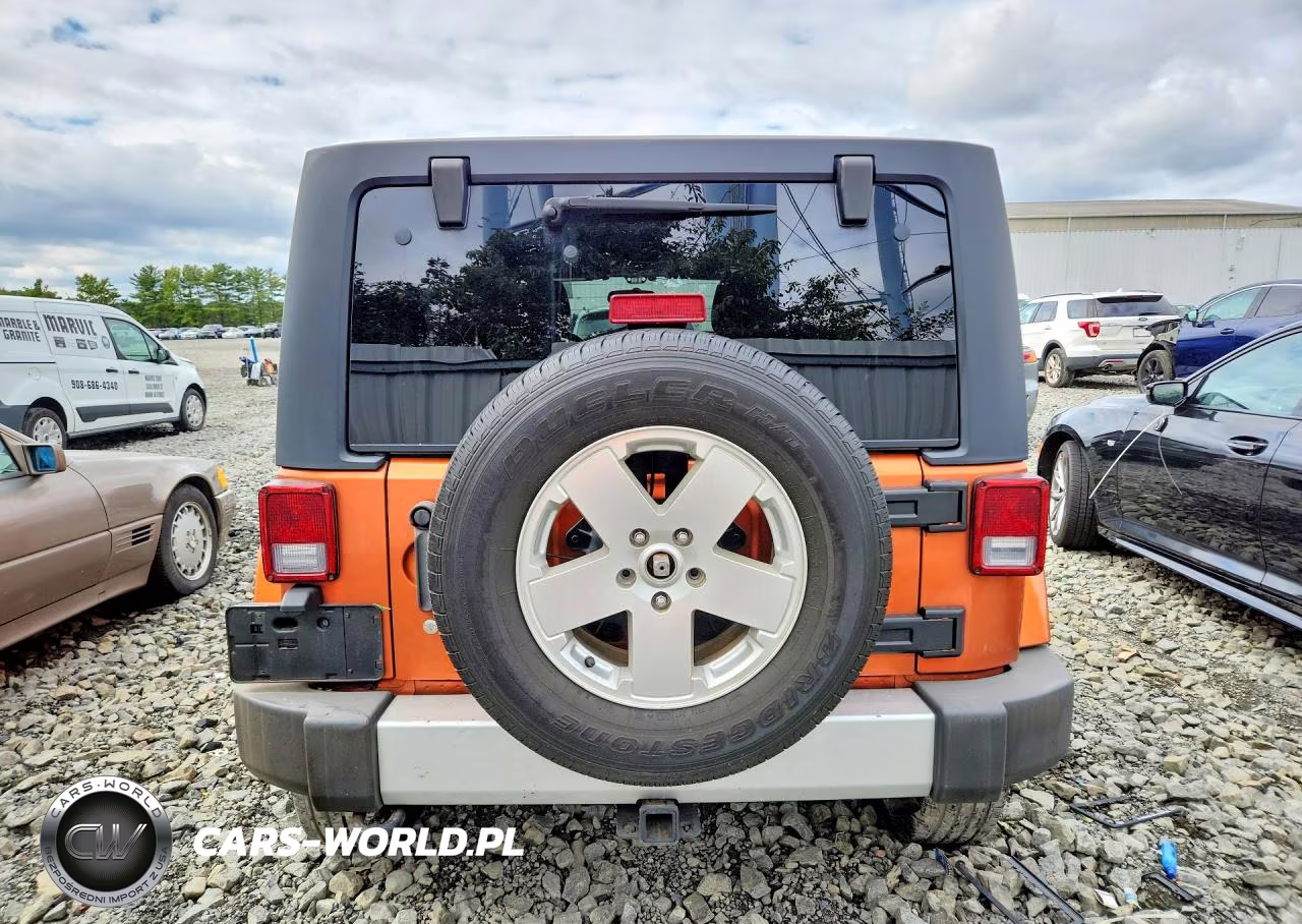 2011 Jeep Wrangler Unlimited Sahara VIN:1J4HA5H1XBL520017 - 6