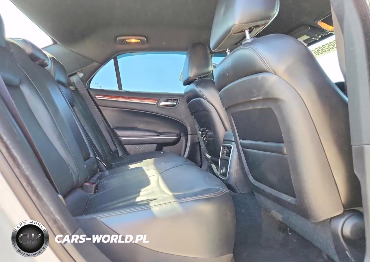2014 Chrysler 300 VIN:2C3CCAAG5EH211675 - 10