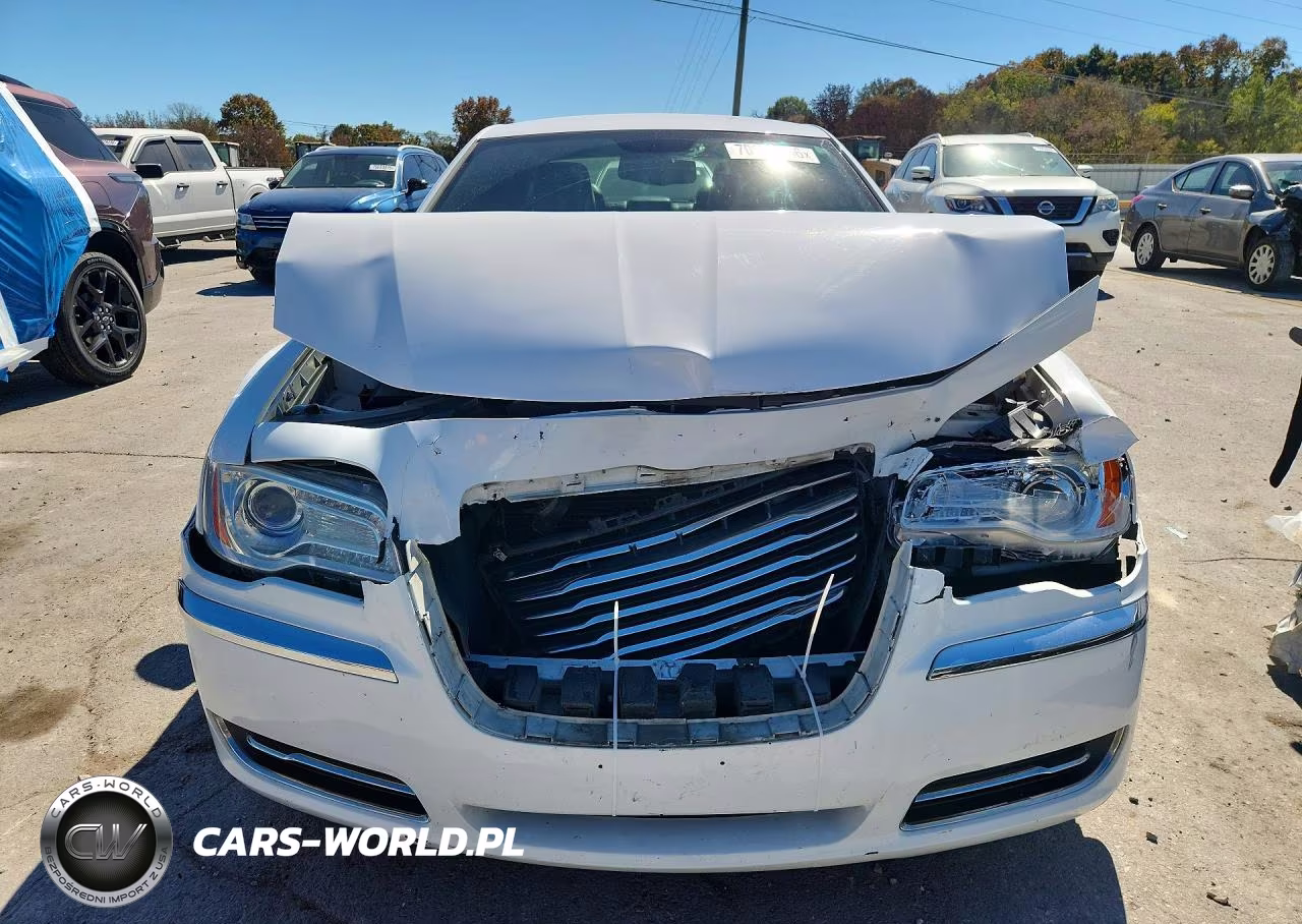 2014 Chrysler 300 VIN:2C3CCAAG5EH211675 - 5