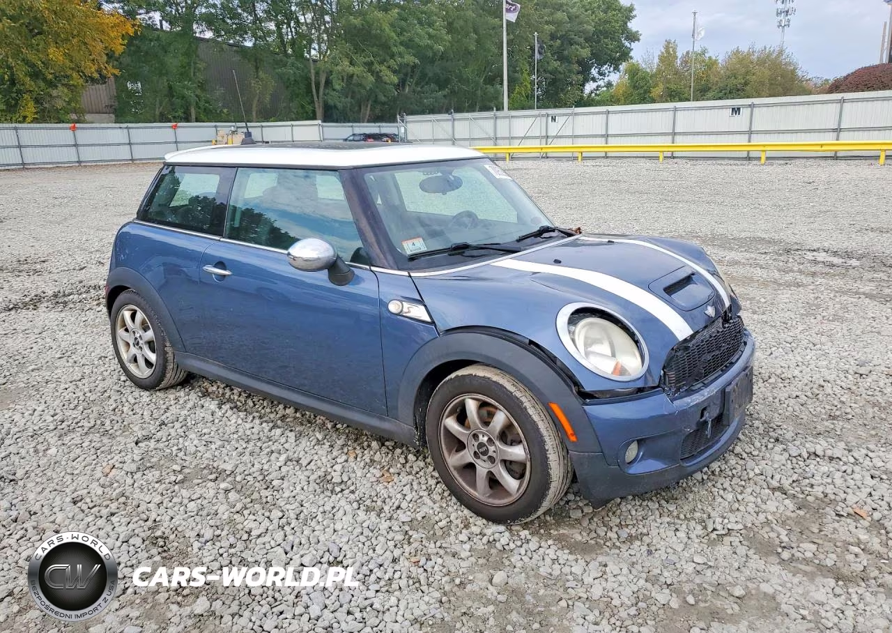 2010 Mini Cooper S VIN:WMWMF7C56ATX44358 - 4