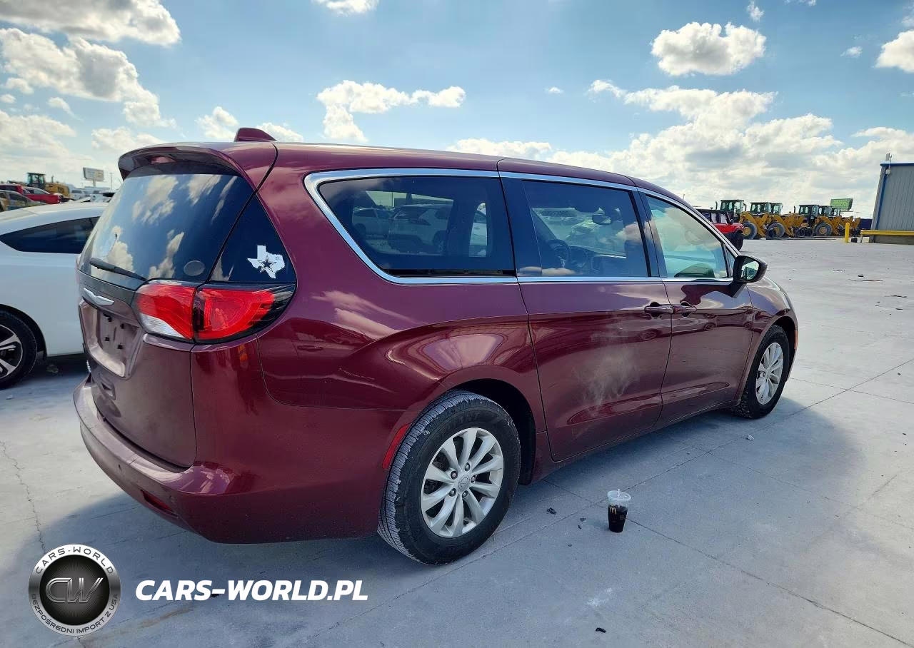 2017 Chrysler Pacifica Touring VIN:2C4RC1DGXHR522177 - 3