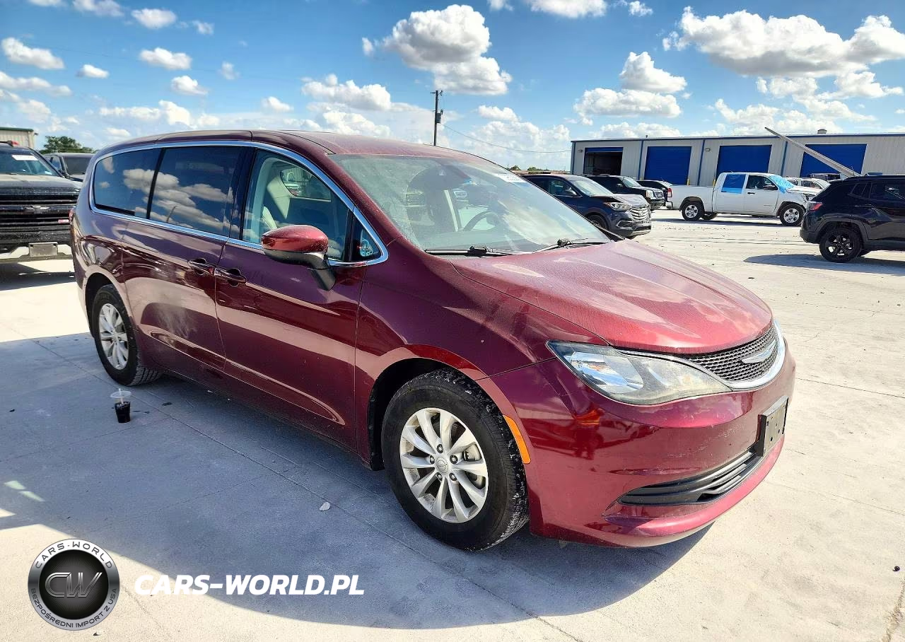 2017 Chrysler Pacifica Touring VIN:2C4RC1DGXHR522177 - 4