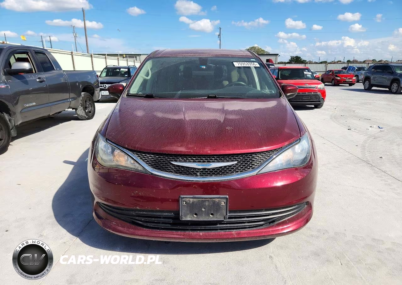 2017 Chrysler Pacifica Touring VIN:2C4RC1DGXHR522177 - 5
