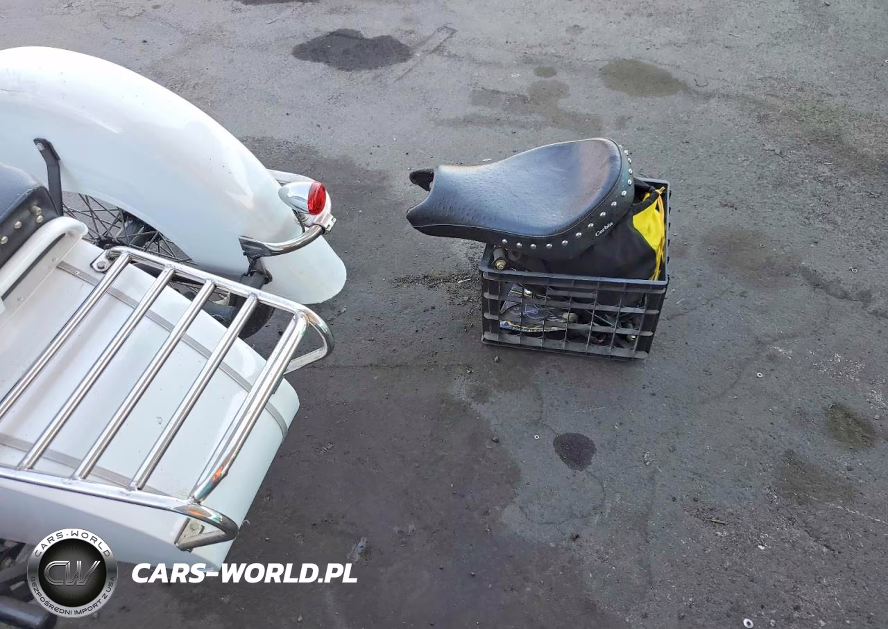 2006 Harley-Davidson Xl1200 C VIN:1HD1CGP356K408946 - 9