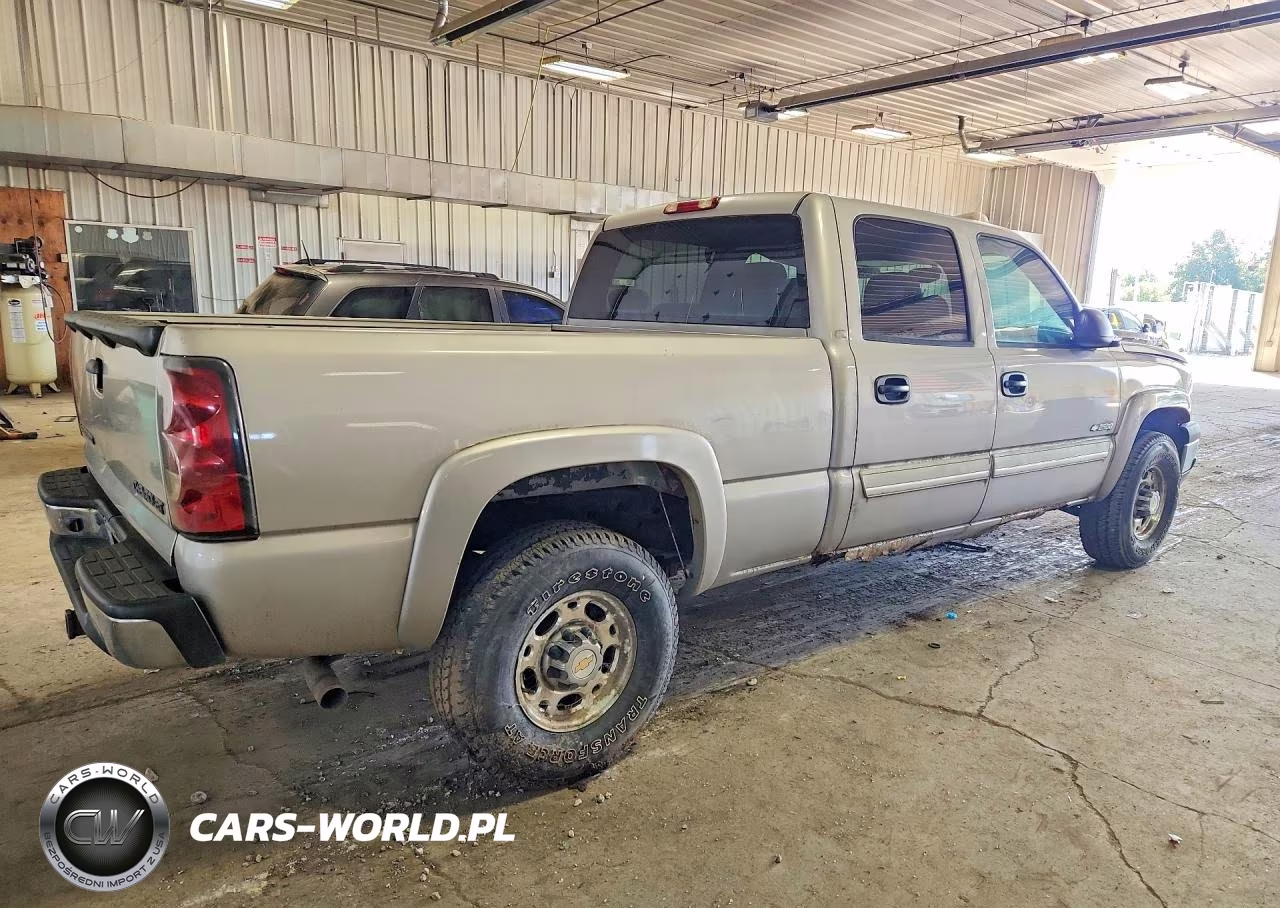 2004 Chevrolet Silverado C2500 VIN:1GCGC23U84F215354 - 3
