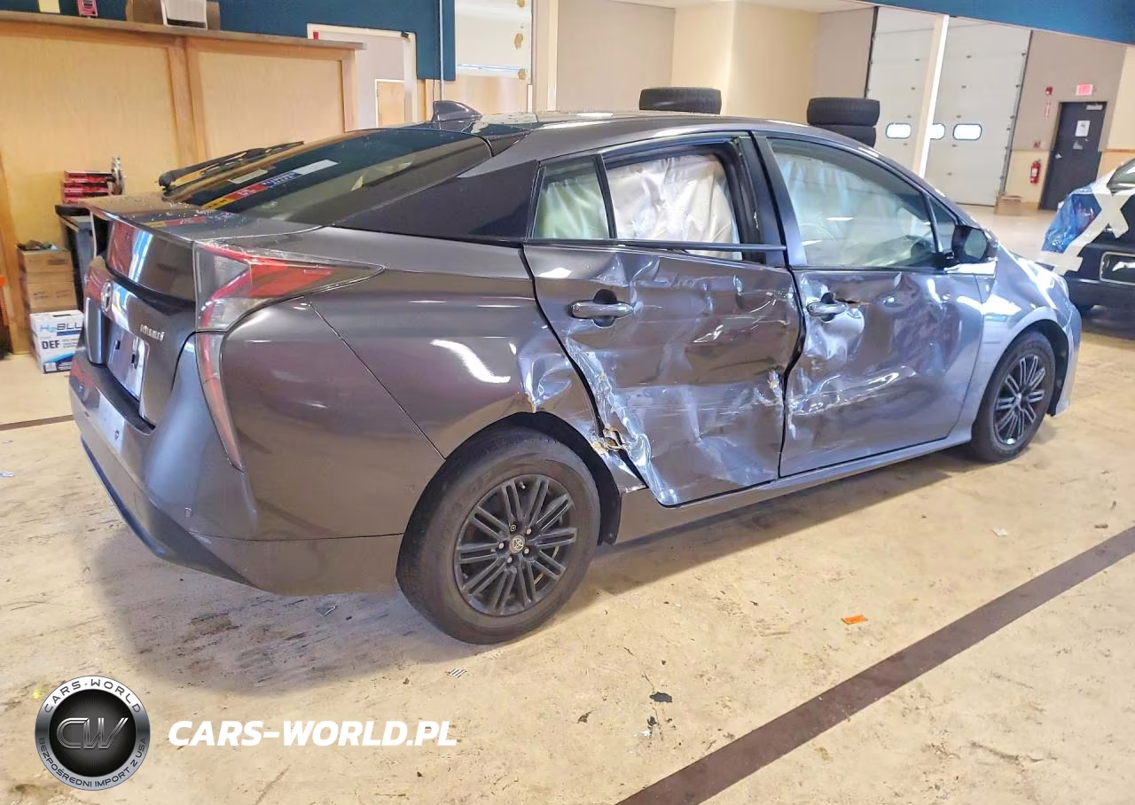 2017 Toyota Prius Four VIN:JTDKARFU2H3541873 - 3