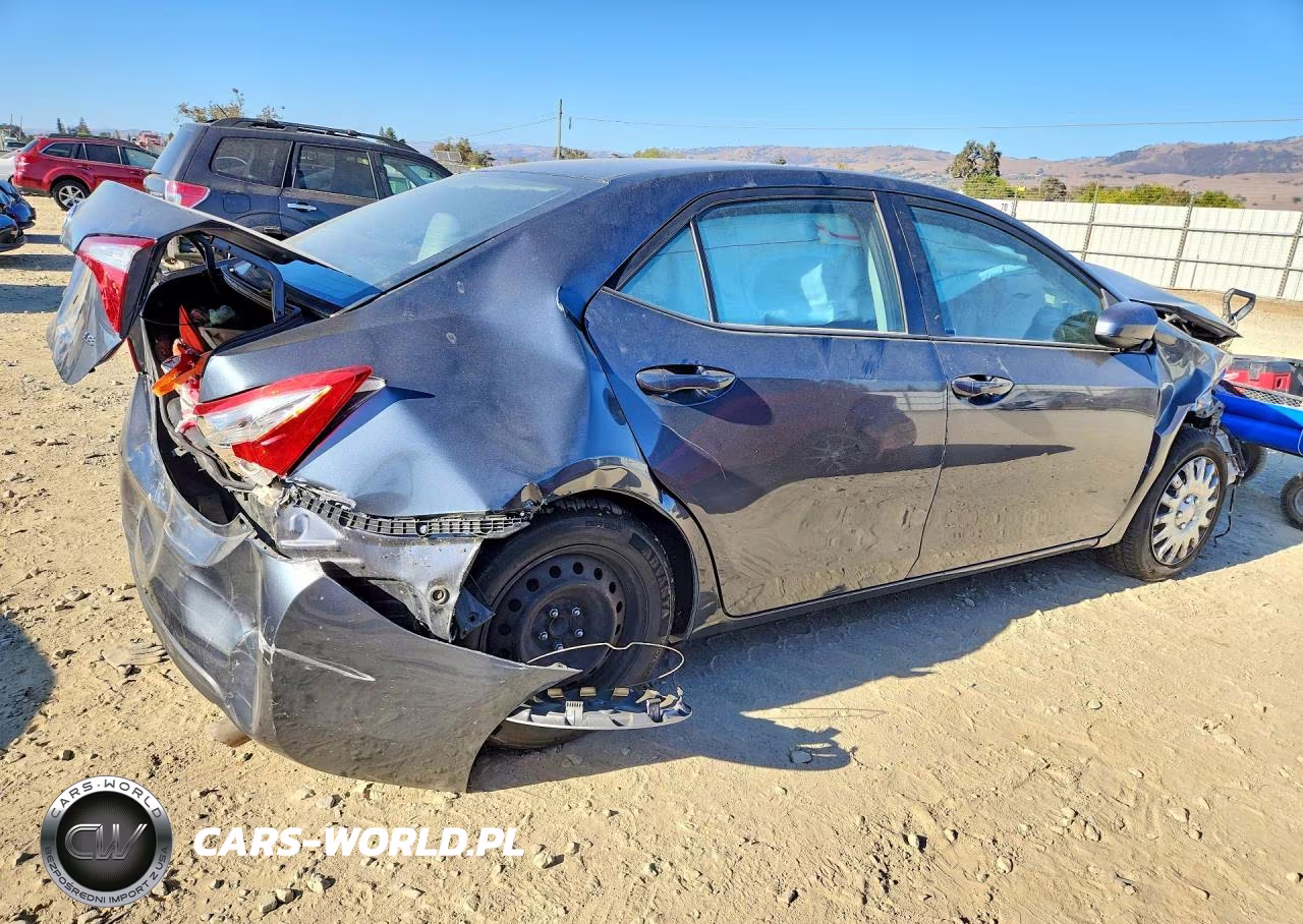 2015 Toyota Corolla Le VIN:5YFBURHE0FP302484 - 3