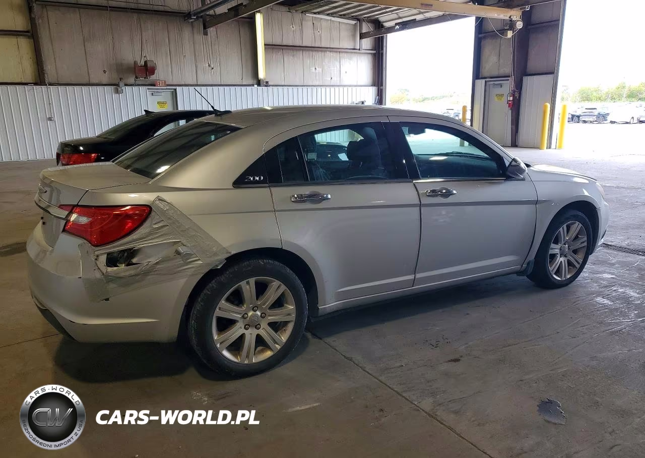 2012 Chrysler 200 Touring VIN:1C3CCBBB8CN298940 - 3