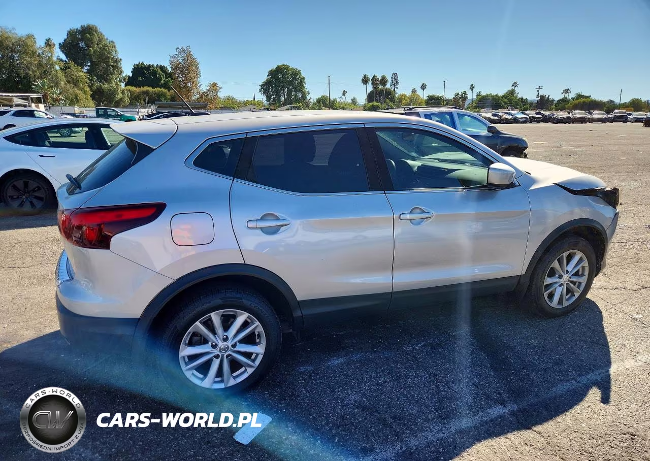 2018 Nissan Rogue Sport S VIN:JN1BJ1CP0JW159901 - 3
