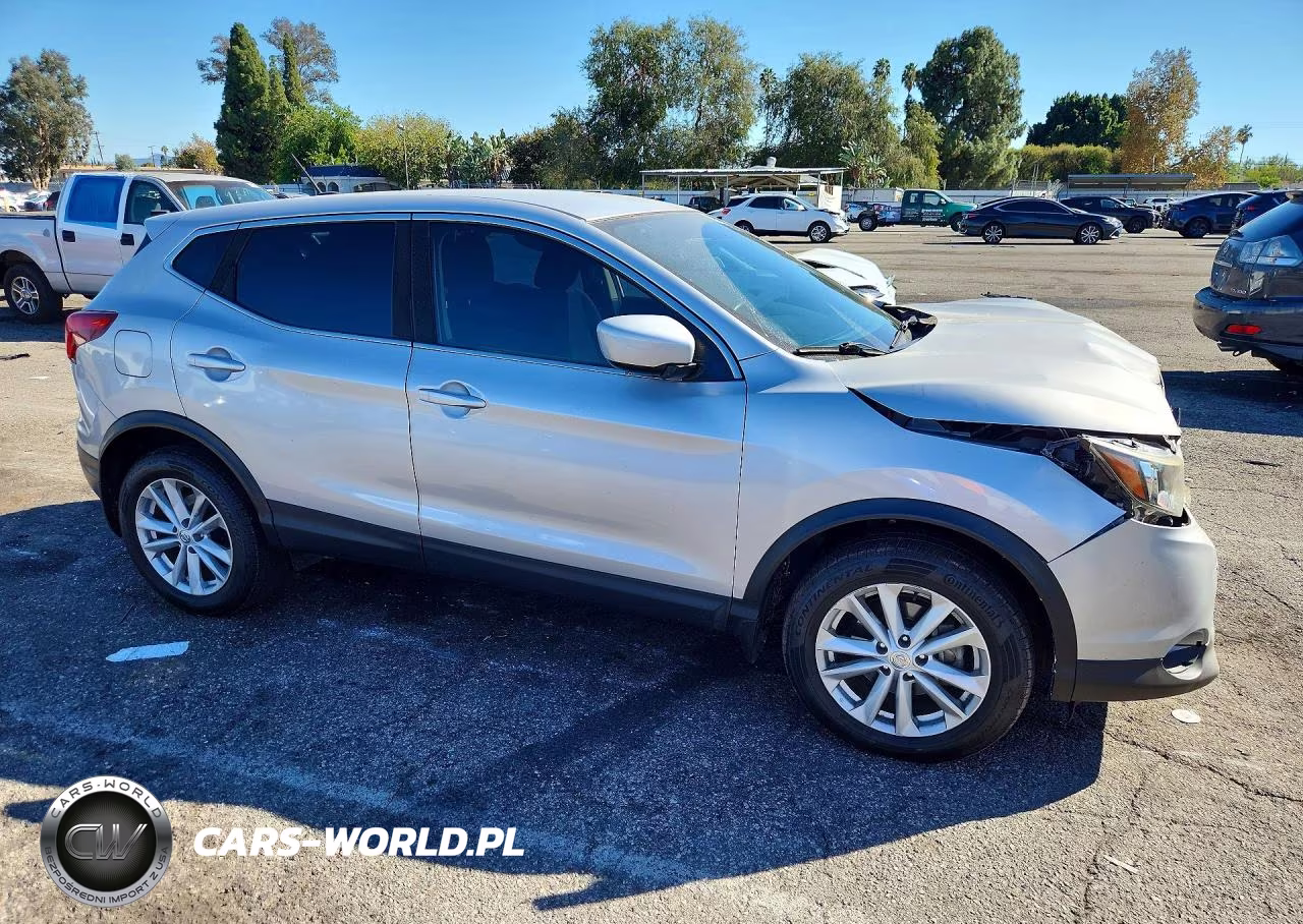 2018 Nissan Rogue Sport S VIN:JN1BJ1CP0JW159901 - 4