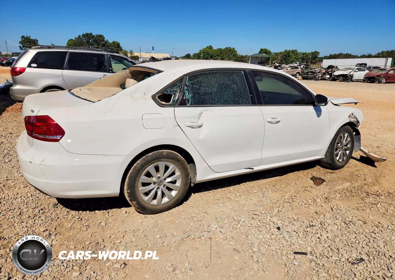2015 Volkswagen Passat S VIN:1VWAT7A37FC061475 - 3