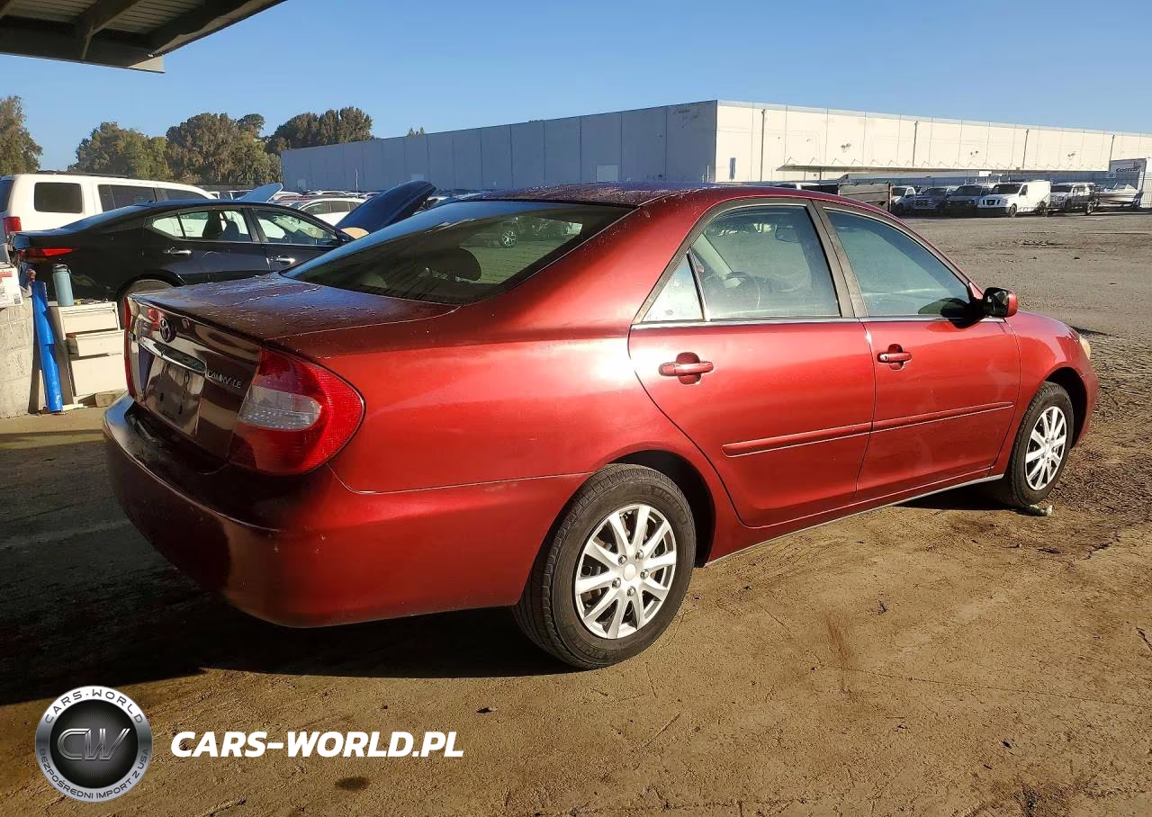 2002 Toyota Camry Le VIN:JTDBE32K020092420 - 3